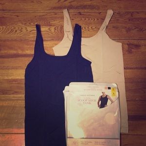 Carole Hochman Ladies’ 2-pack Scoop Neck Tank in Medium